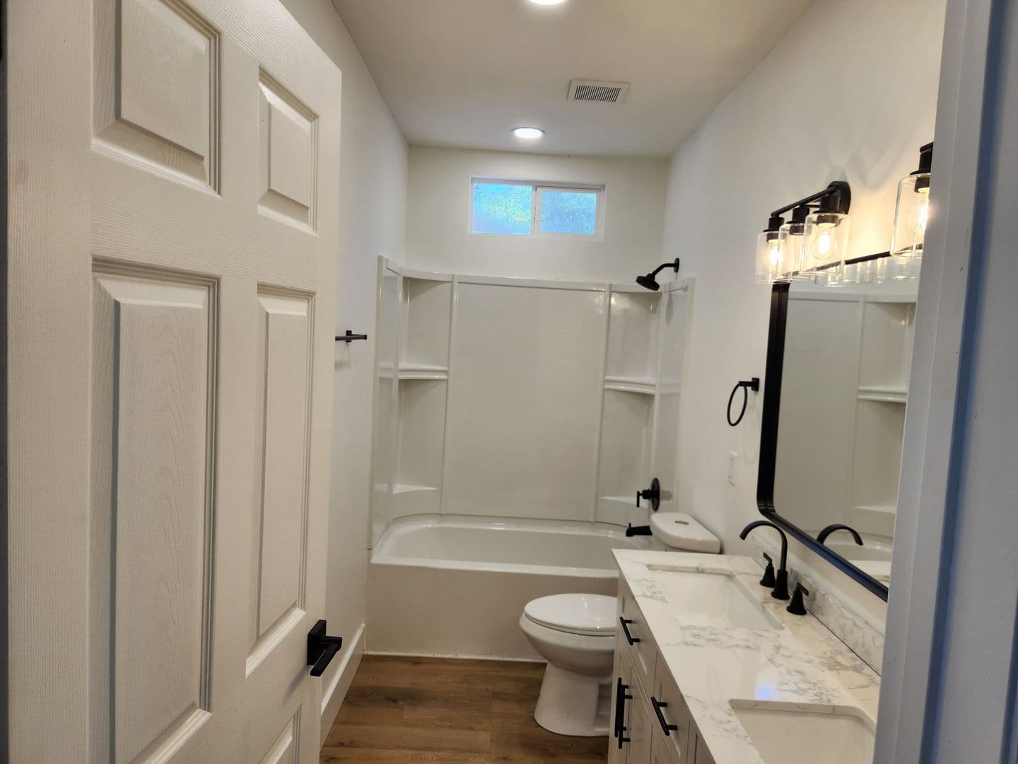 Savannah House: 422 W 42nd Street