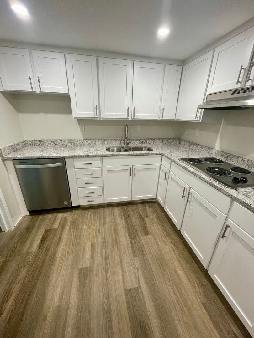 Charleston Apartment: 14 Lockwood Drive