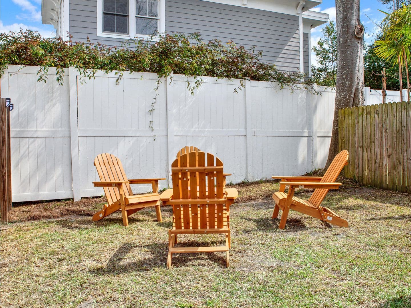 Savannah House: 1512 Barnard Street