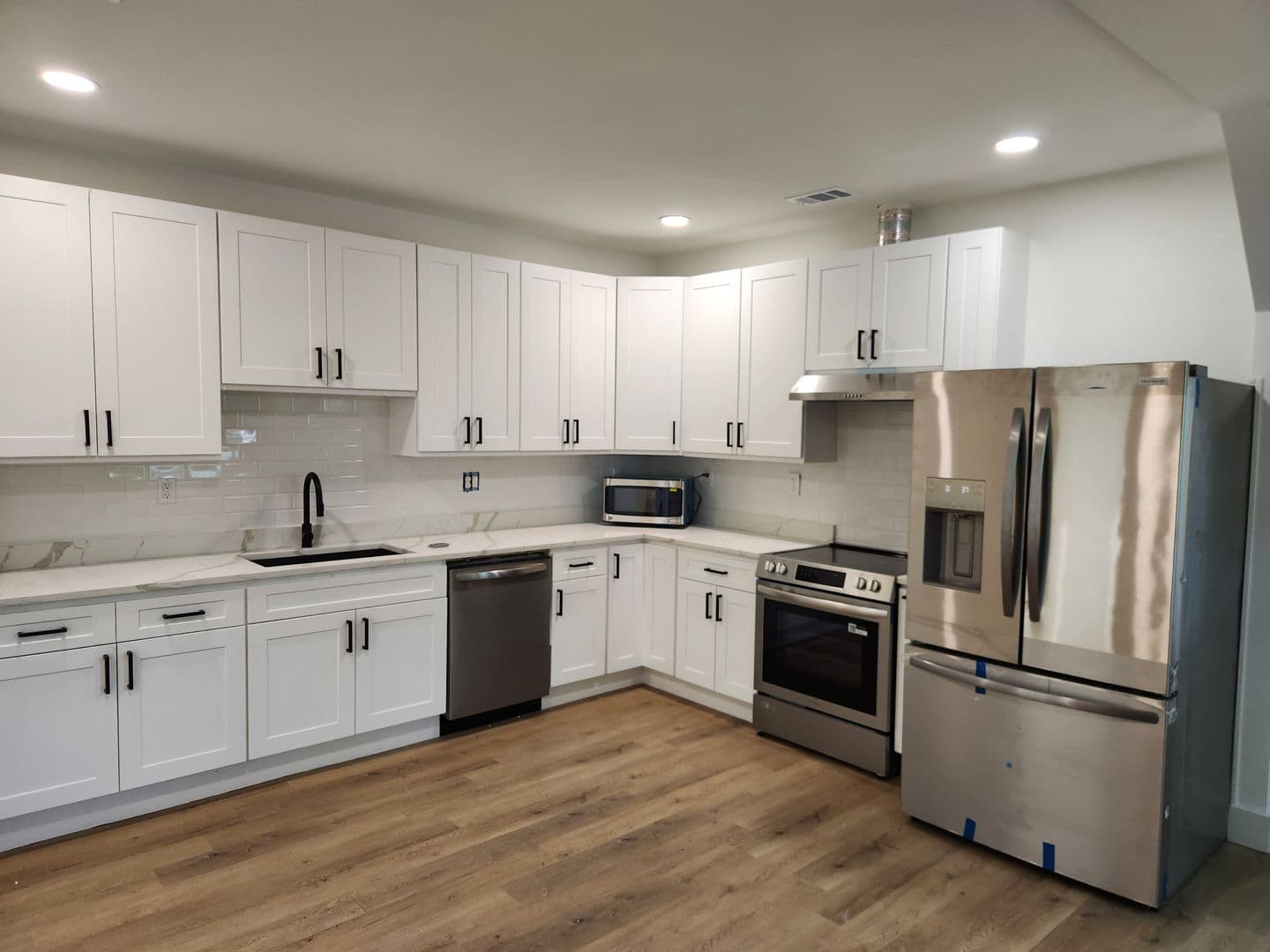 Savannah House: 422 W 42nd Street