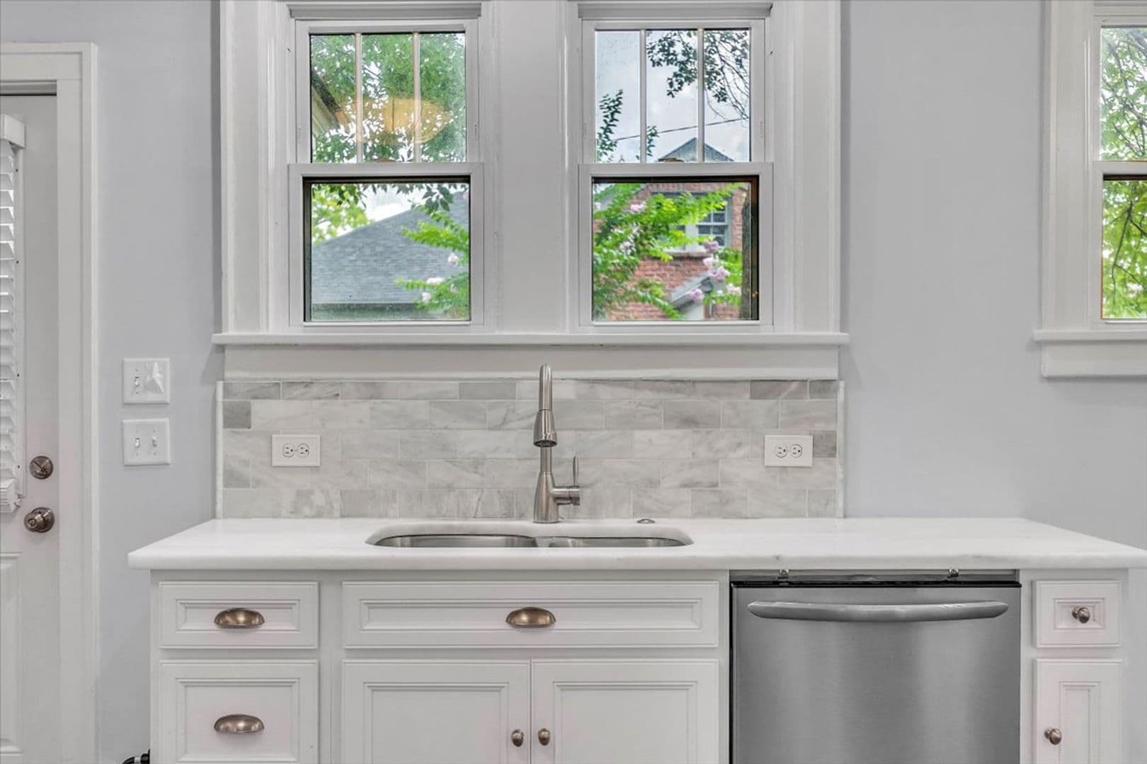 Savannah House: 331 E 54th Street