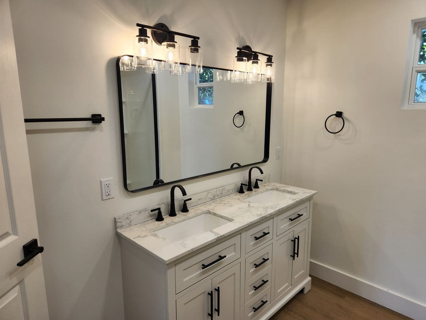 Savannah House: 422 W 42nd Street