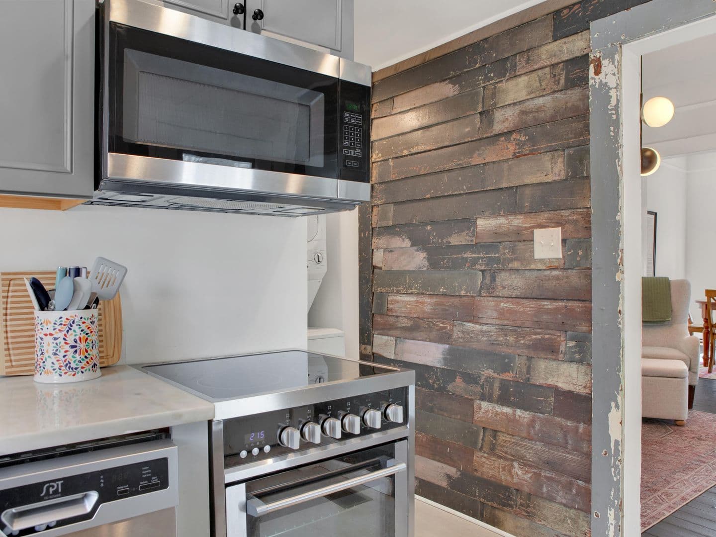 Savannah House: 1512 Barnard Street