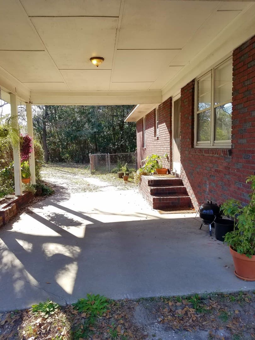 N. Charleston House: 1182 North Blvd
