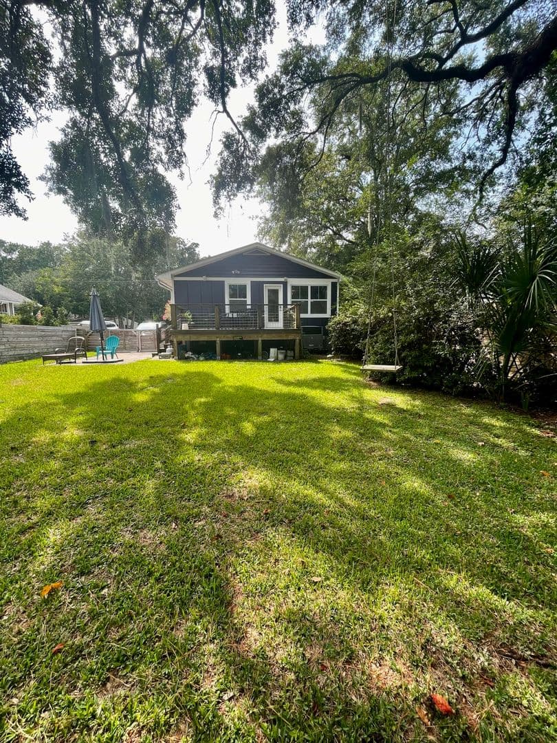 Charleston House: 10 Oak Forest Drive