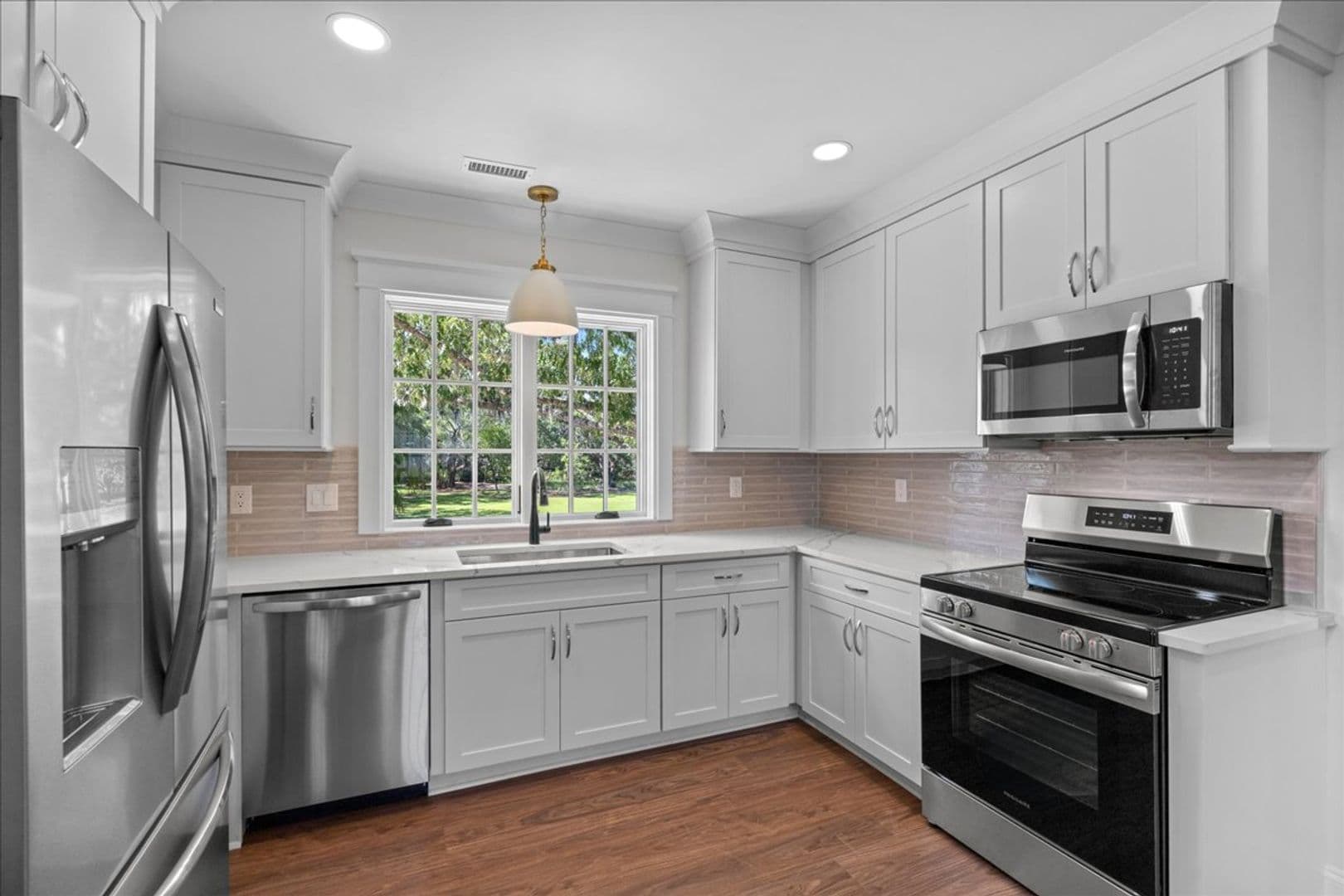 Charleston Condo: 90 Farmfield Avenue