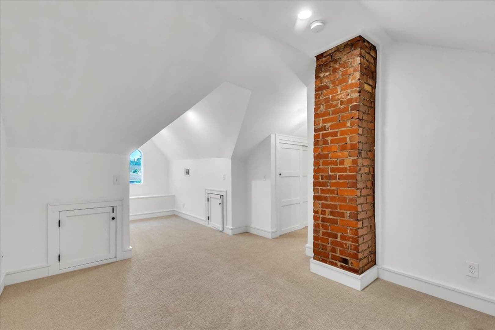 Savannah House: 331 E 54th Street