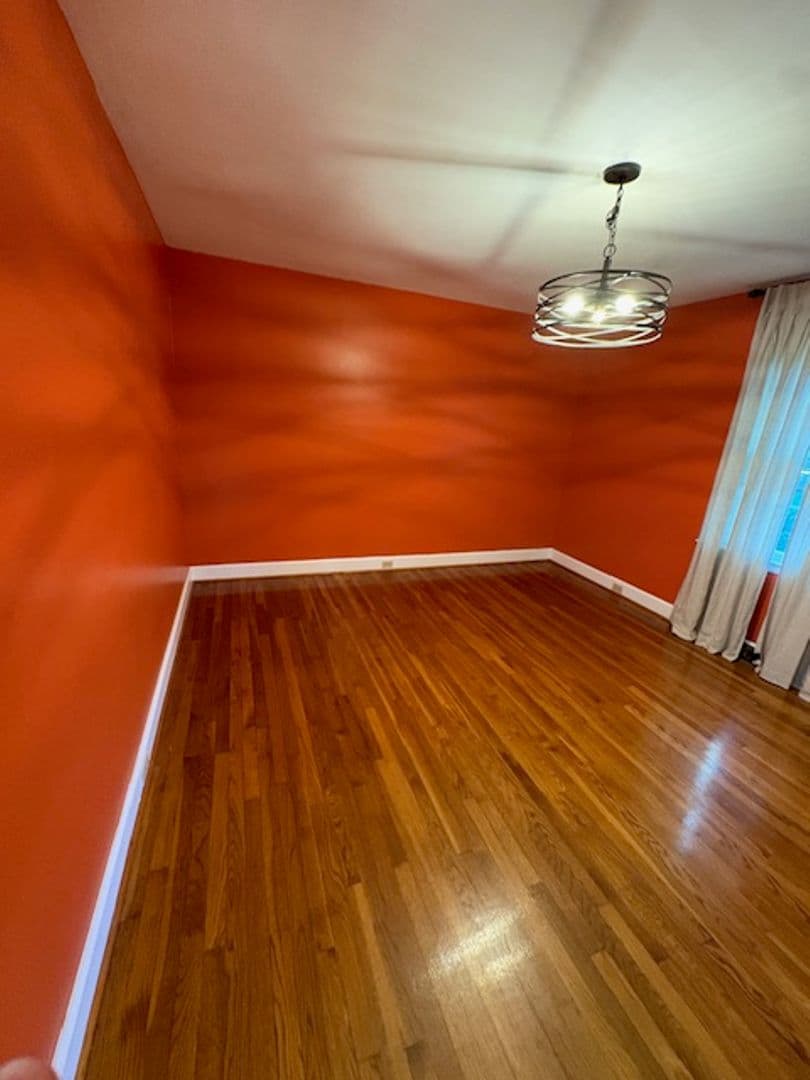 Charleston House: 2374 Erskine Avenue