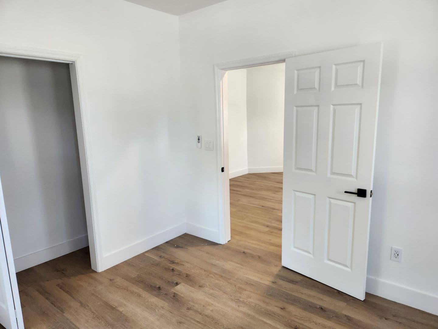 Savannah House: 422 W 42nd Street