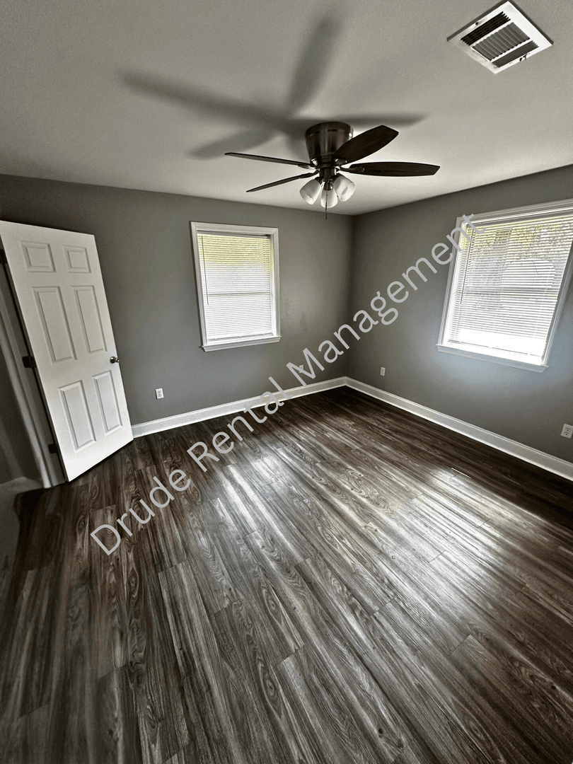 Hammond House: 300 Maple Drive