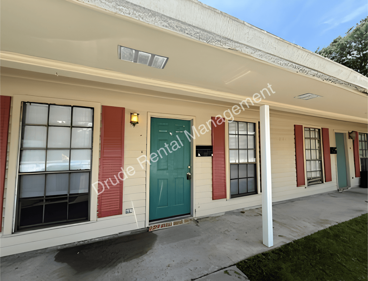 Hammond Apartment: 610 Old Covington Hwy.