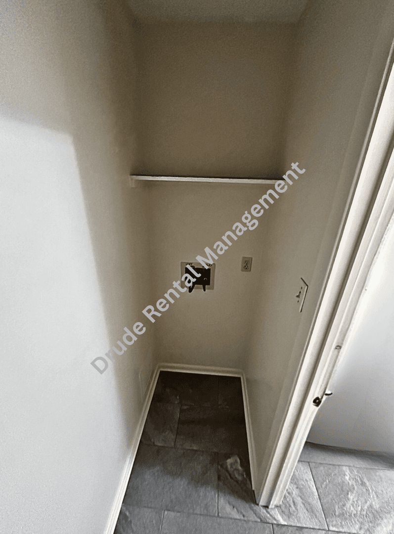 Hammond Apartment: 111 Mallard Drive Apt A