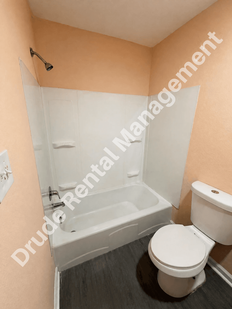 Hammond Apartment: 312 N. Chestnut St.