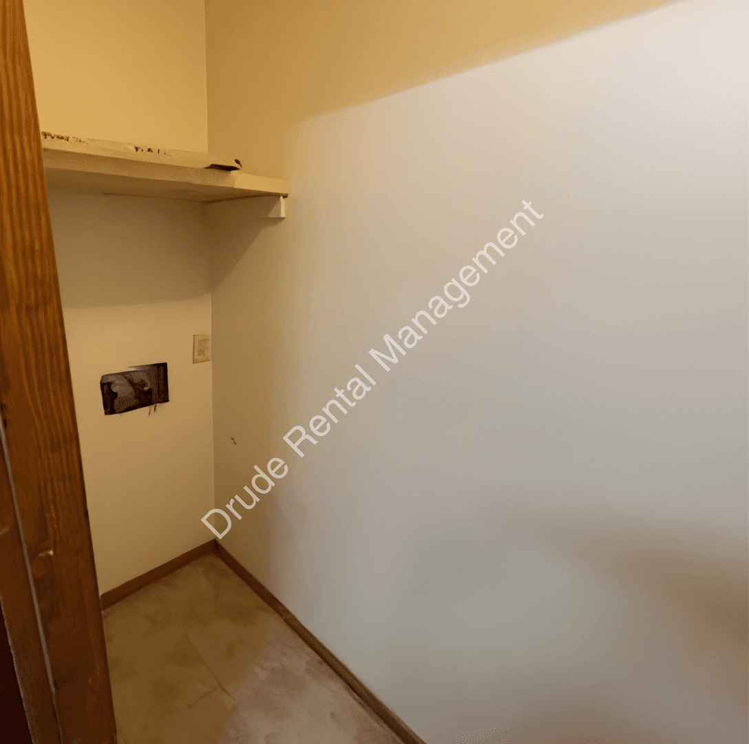 Hammond Apartment: 610 Old Covington Hwy.