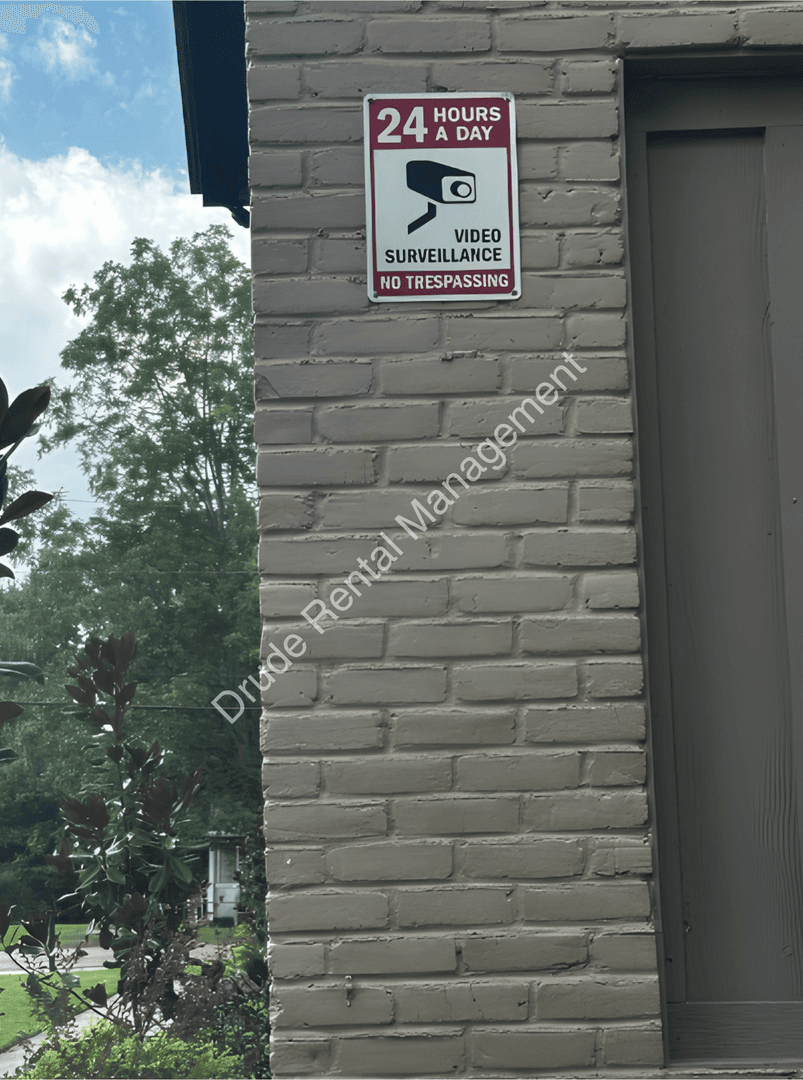 Hammond Apartment: 312 N. Chestnut St.