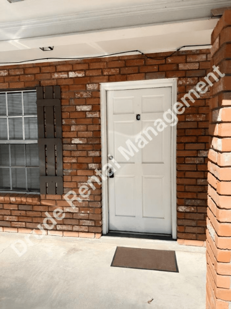 Hammond Apartment: 42185 Deborah Drive