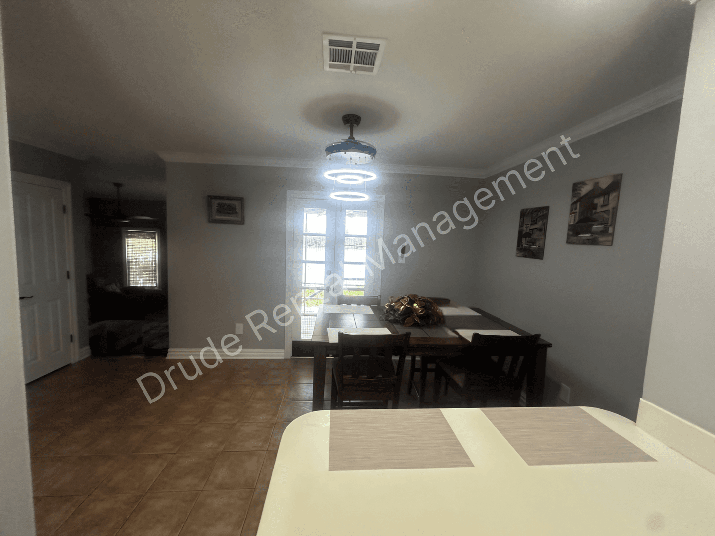 Madisonville House: 65 Rue Du Sud