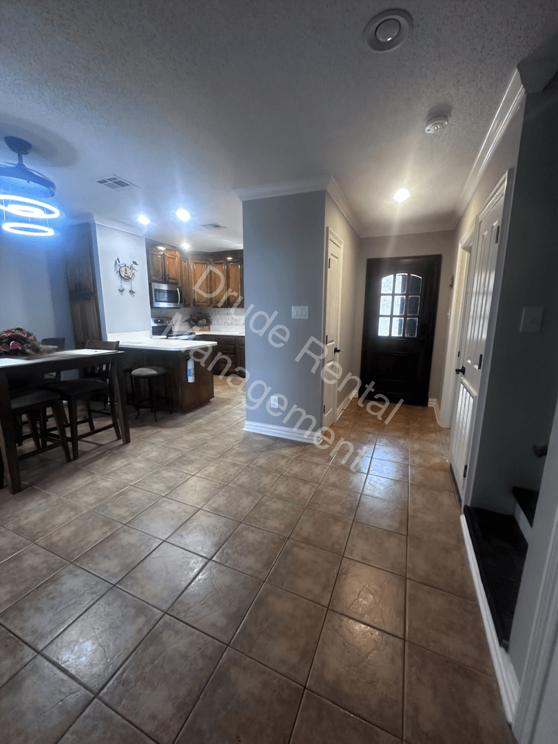 Madisonville House: 65 Rue Du Sud