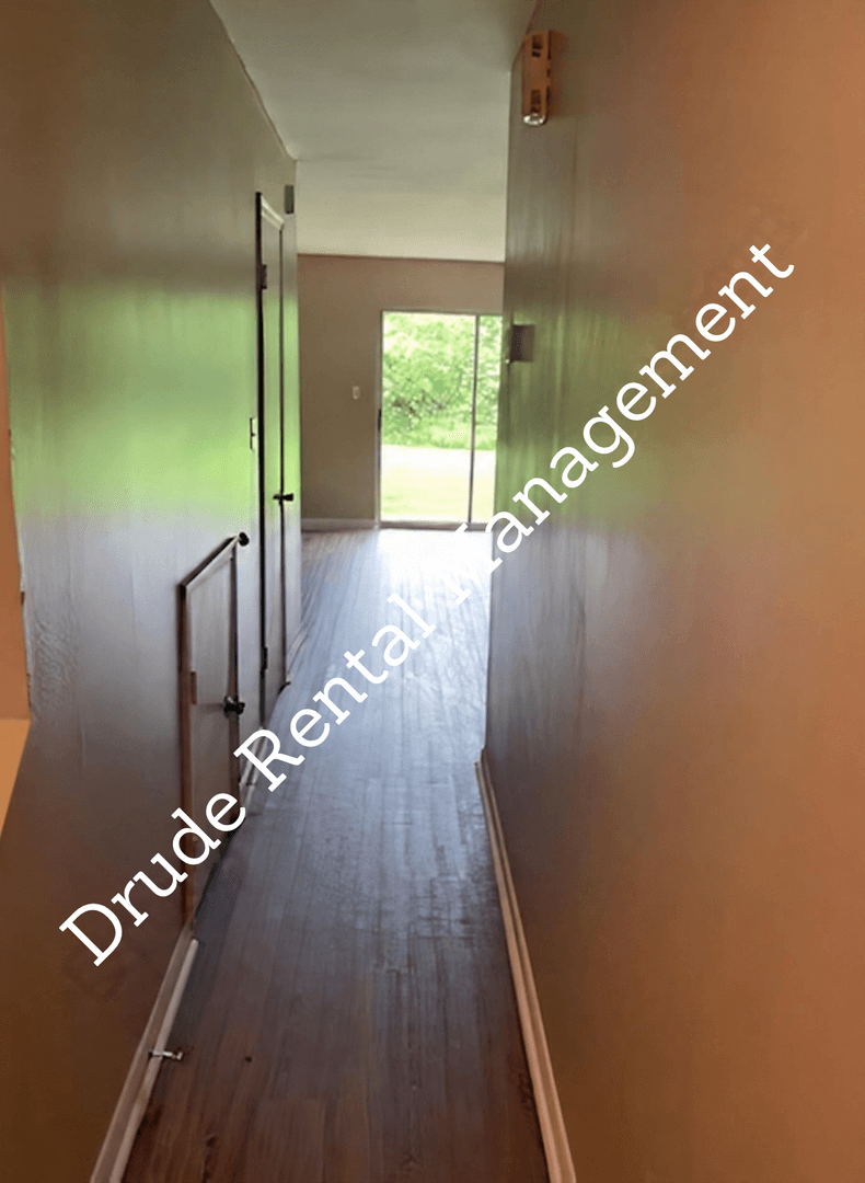 Hammond Apartment: 44051 Stein Road