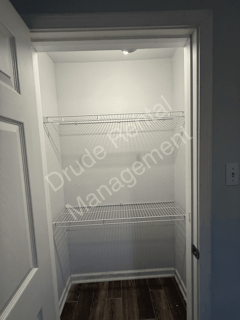 Hammond Apartment: 12461 Wardline Road