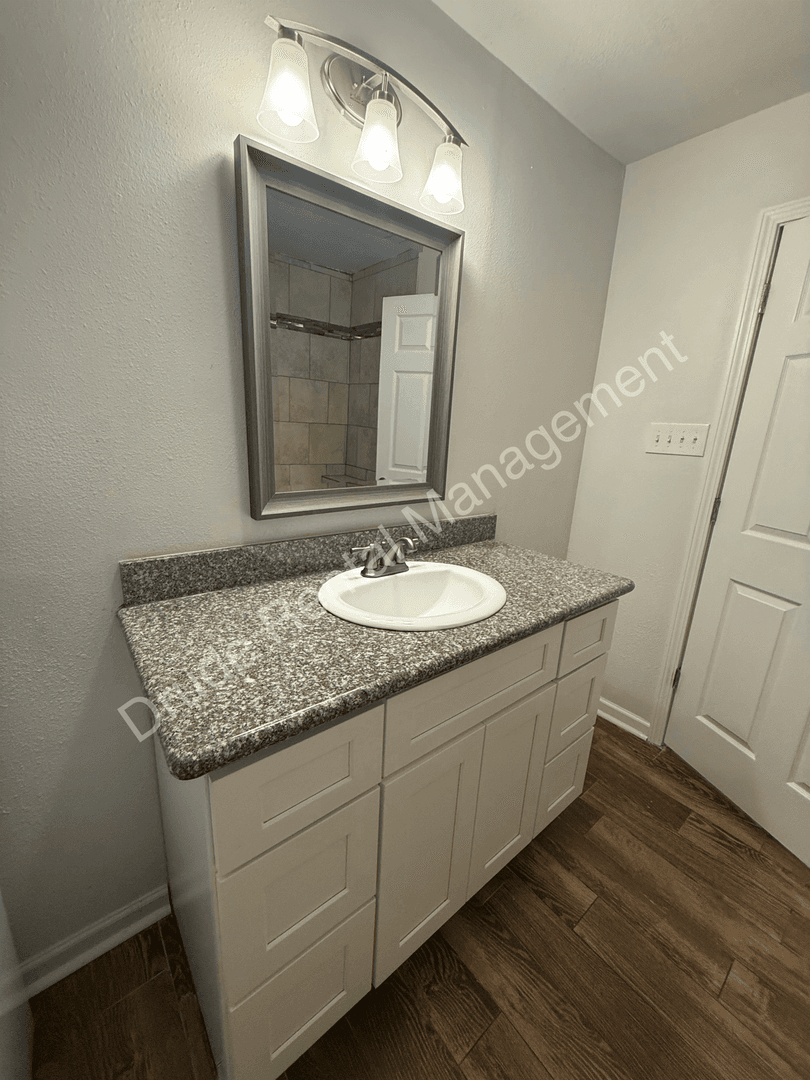 Hammond Apartment: 12461 Wardline Road