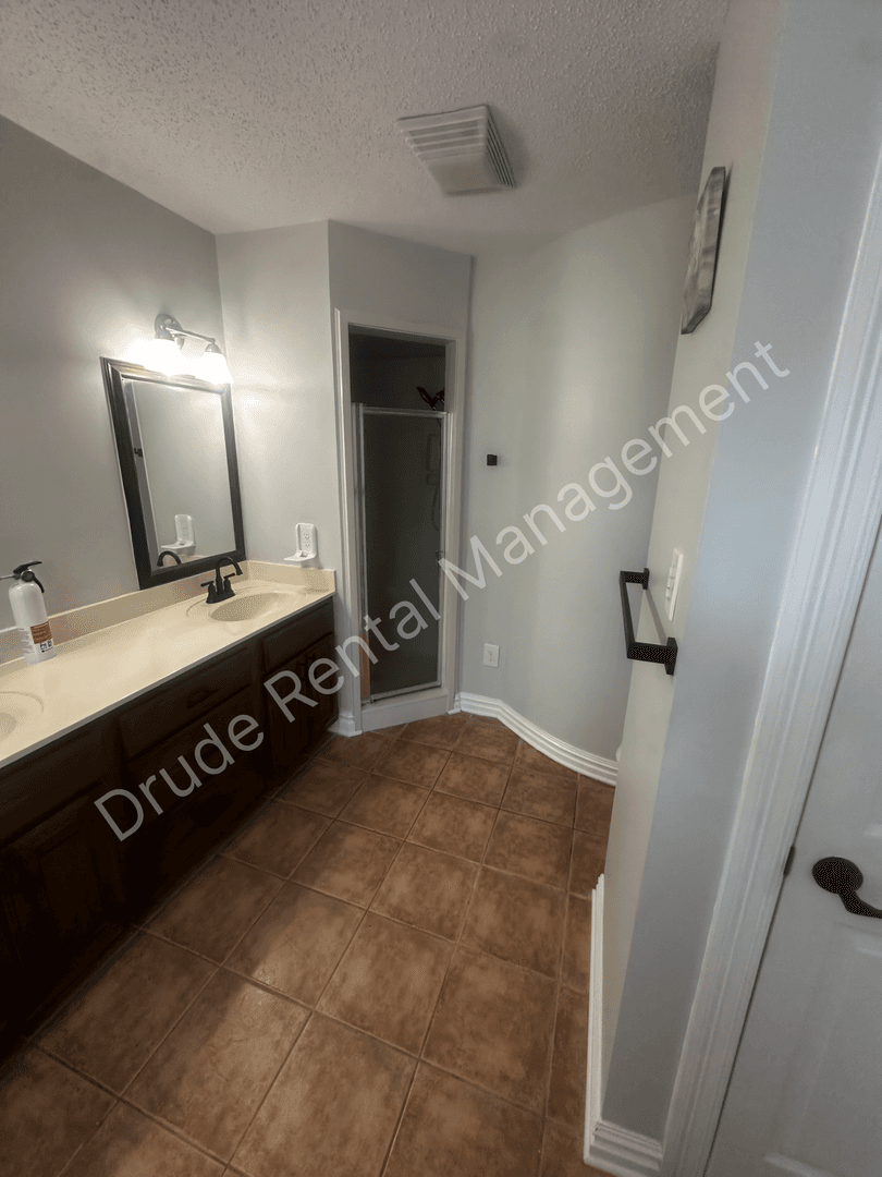 Madisonville House: 65 Rue Du Sud