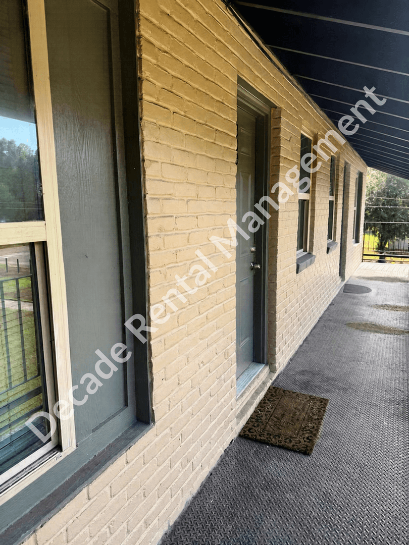 Hammond Apartment: 312 N. Chestnut St.