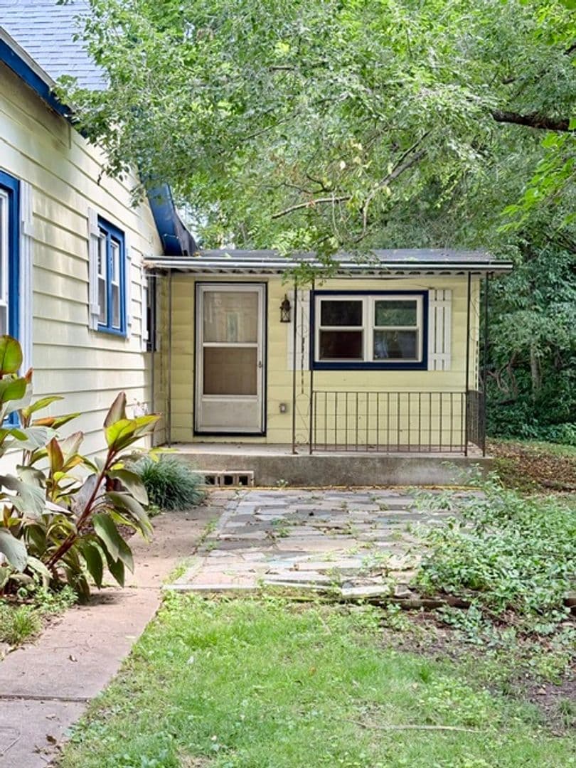 Springfield House: 1444 N. Sherman Avenue