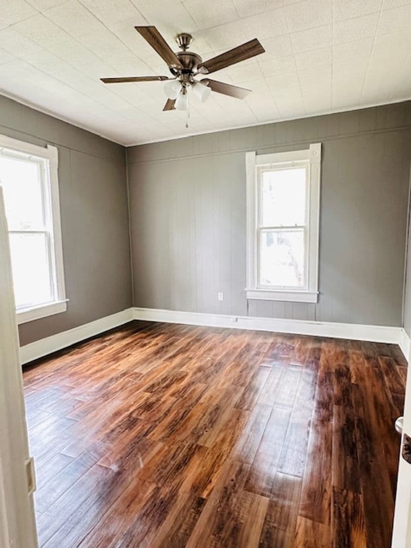 Springfield House: 2216 N. Rogers Ave