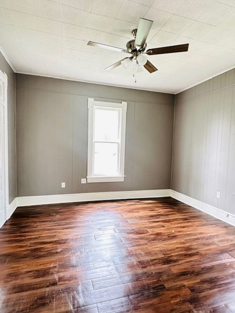 Springfield House: 2216 N. Rogers Ave