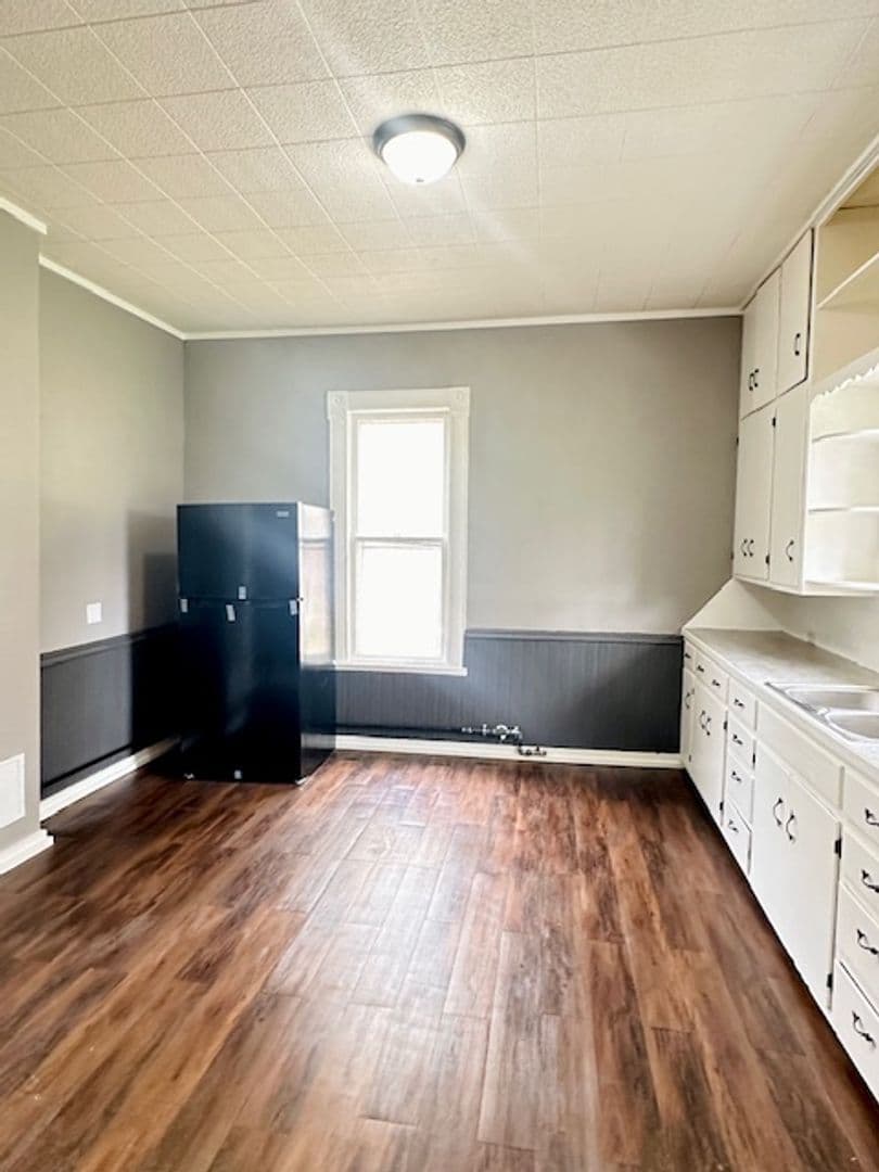 Springfield House: 2216 N. Rogers Ave