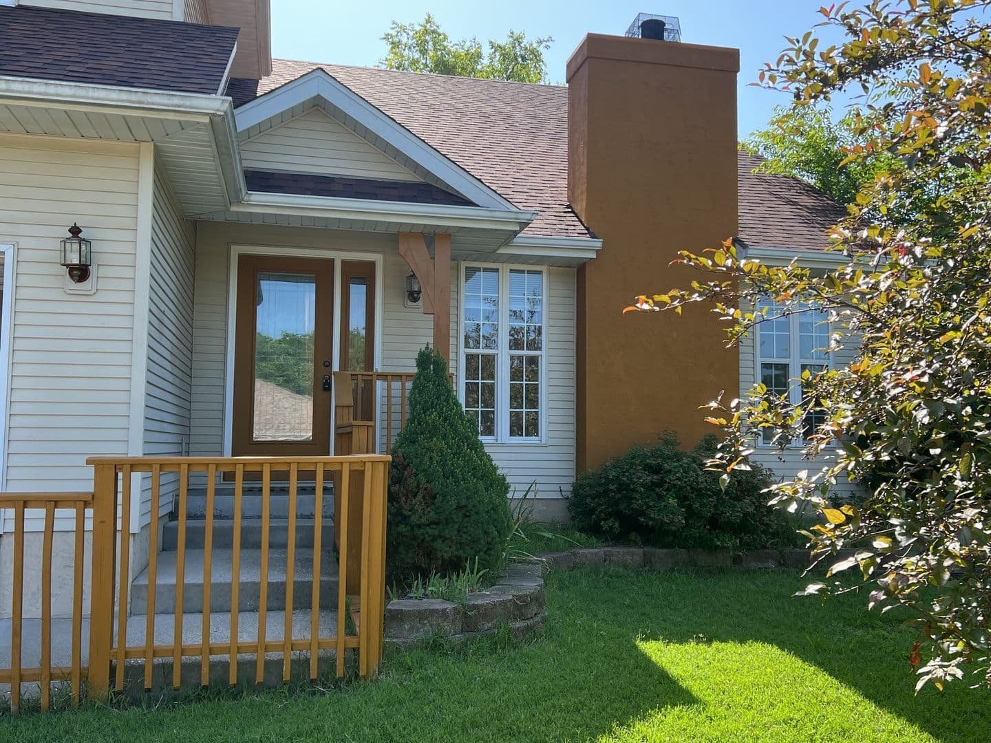 Springfield House: (NM) 3322 S. Lakeside Avenue