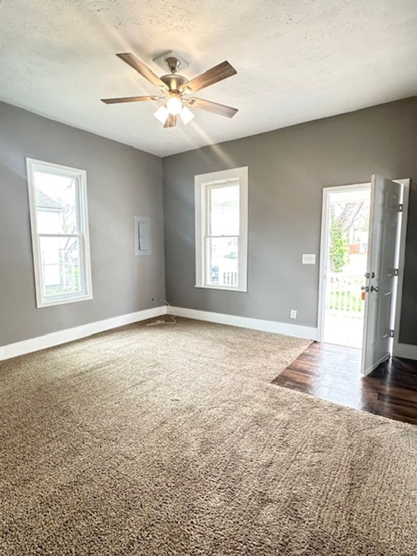Springfield House: 2216 N. Rogers Ave