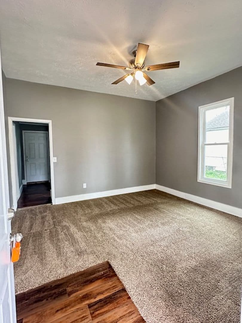 Springfield House: 2216 N. Rogers Ave