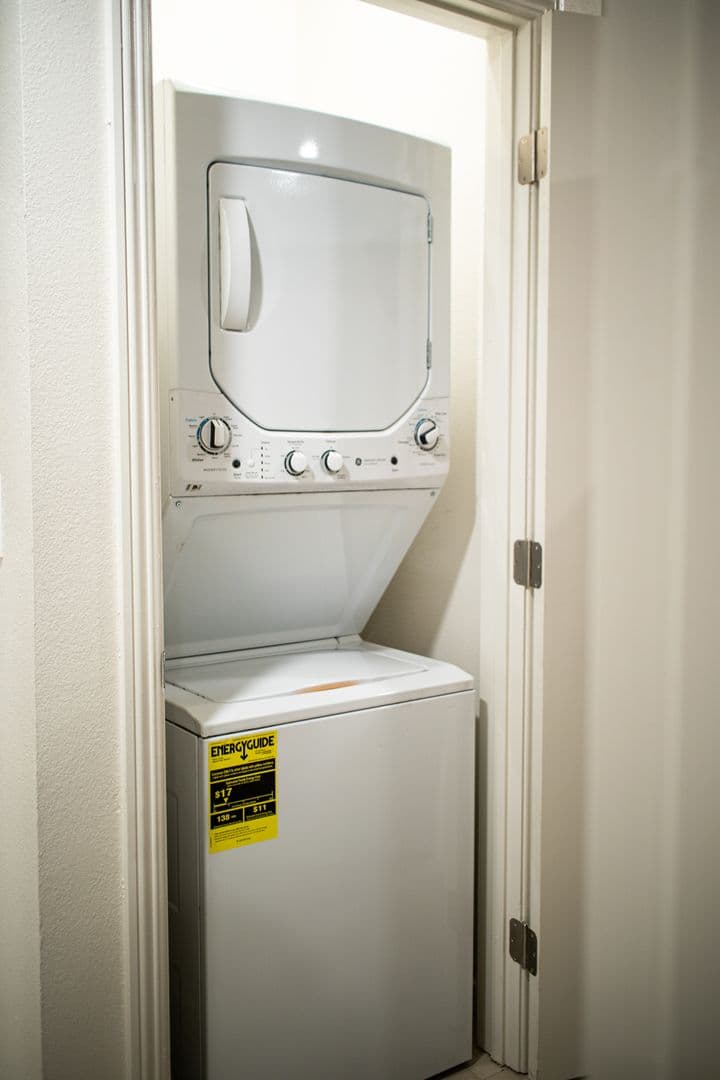 Sacramento Apartment: 2109-2117 L Street & 2106-2120 Kayak Alley