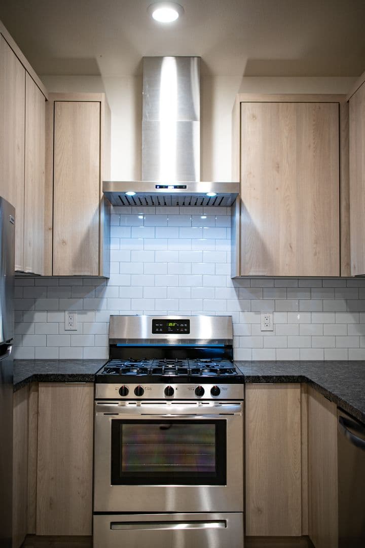 Sacramento Apartment: 2109-2117 L Street & 2106-2120 Kayak Alley