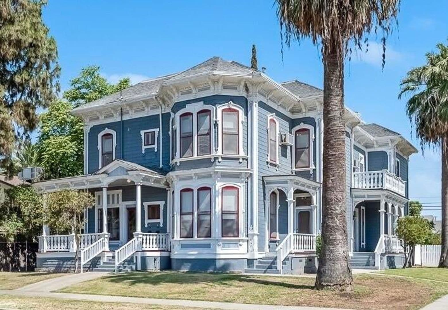 Hanford House: 134 10th St
