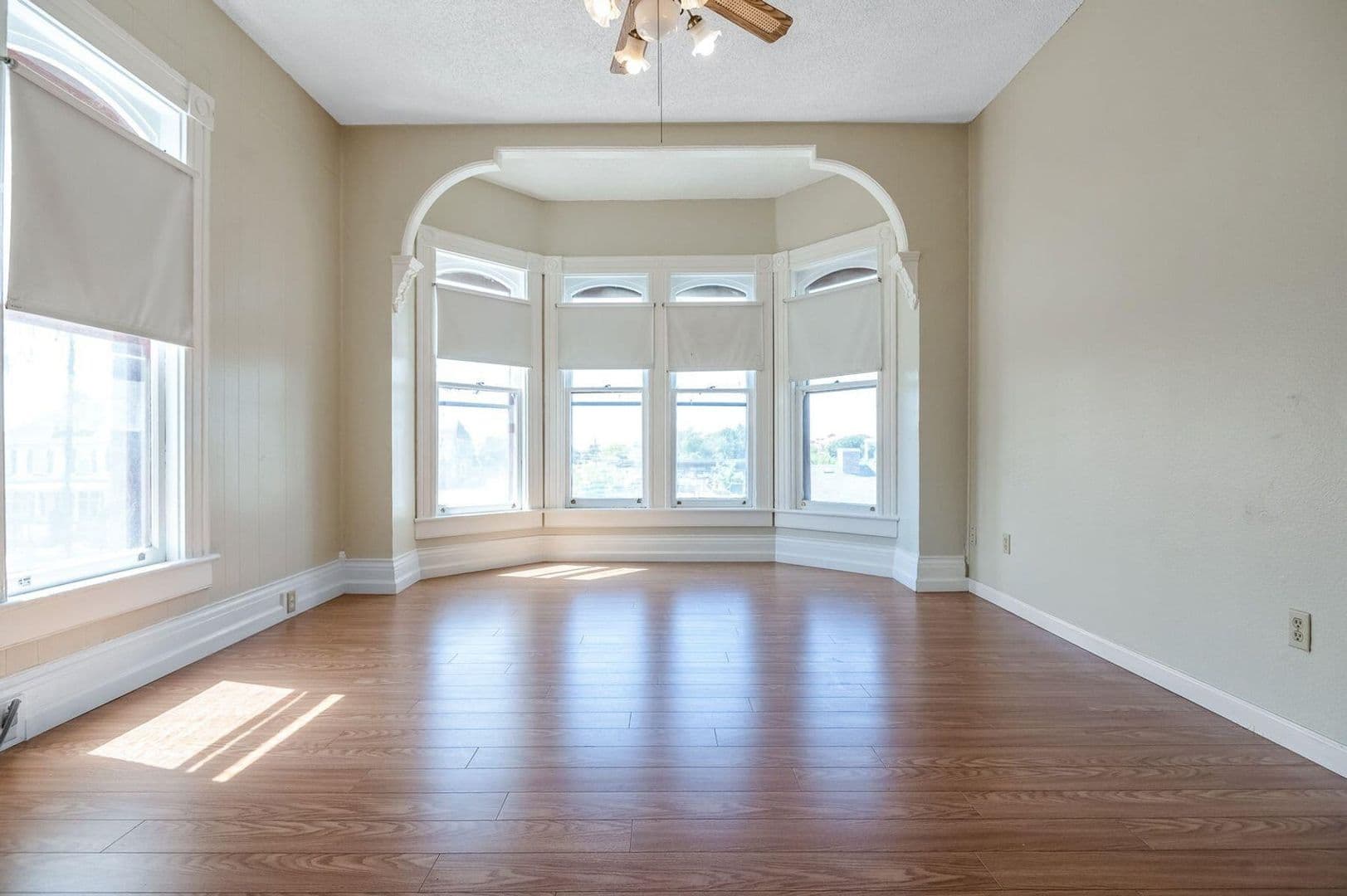 Hanford House: 132 10th St