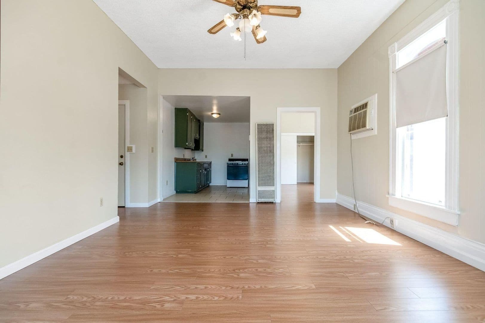 Hanford House: 132 10th St