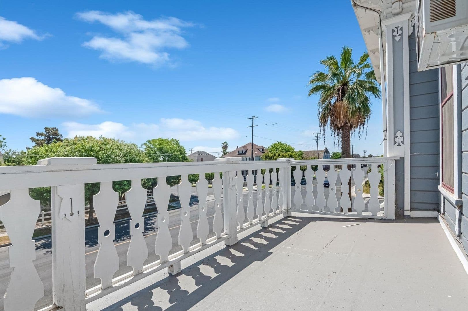 Hanford House: 134 10th St