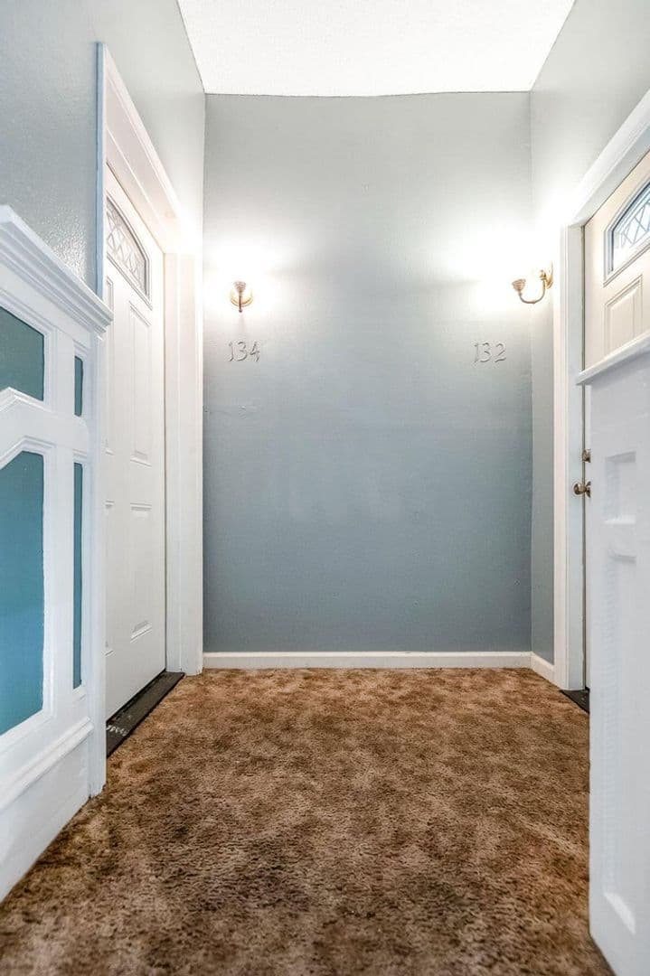 Hanford House: 132 10th St