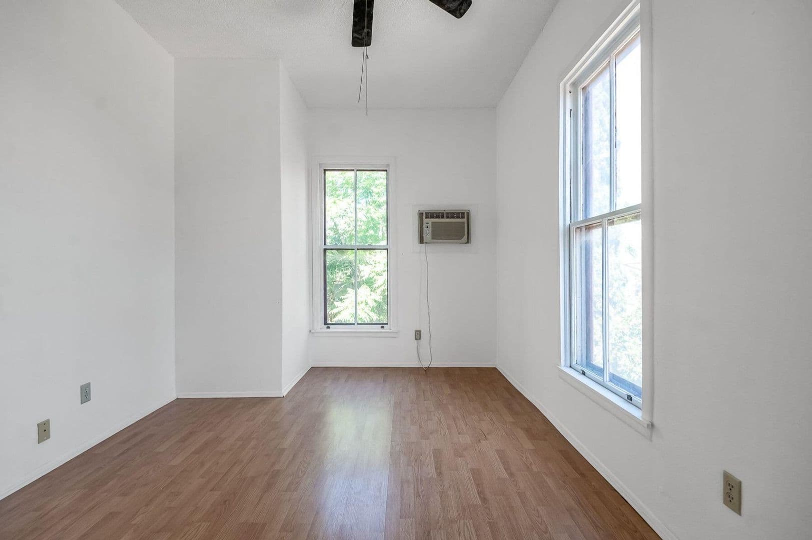Hanford House: 134 10th St