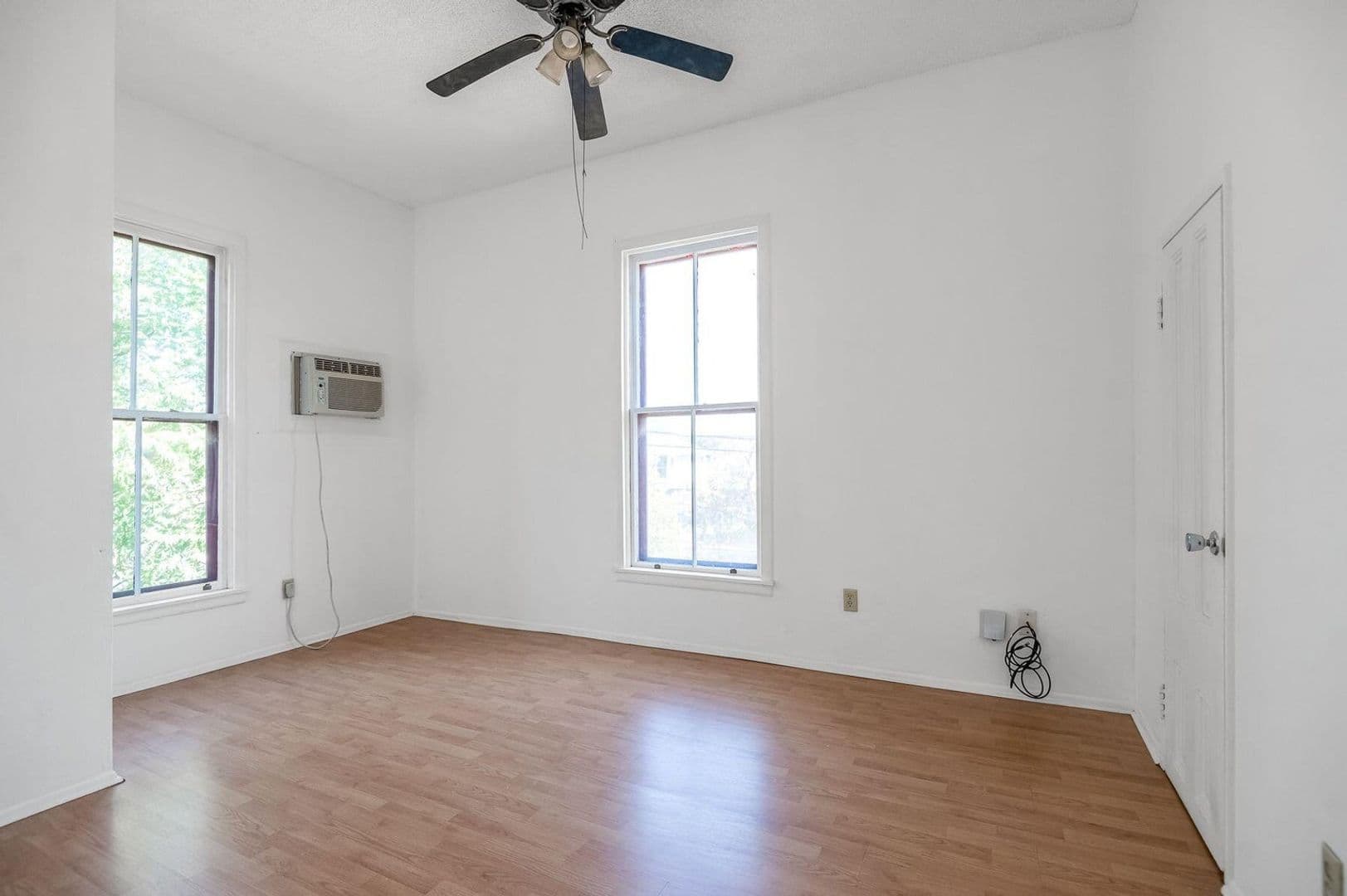 Hanford House: 134 10th St