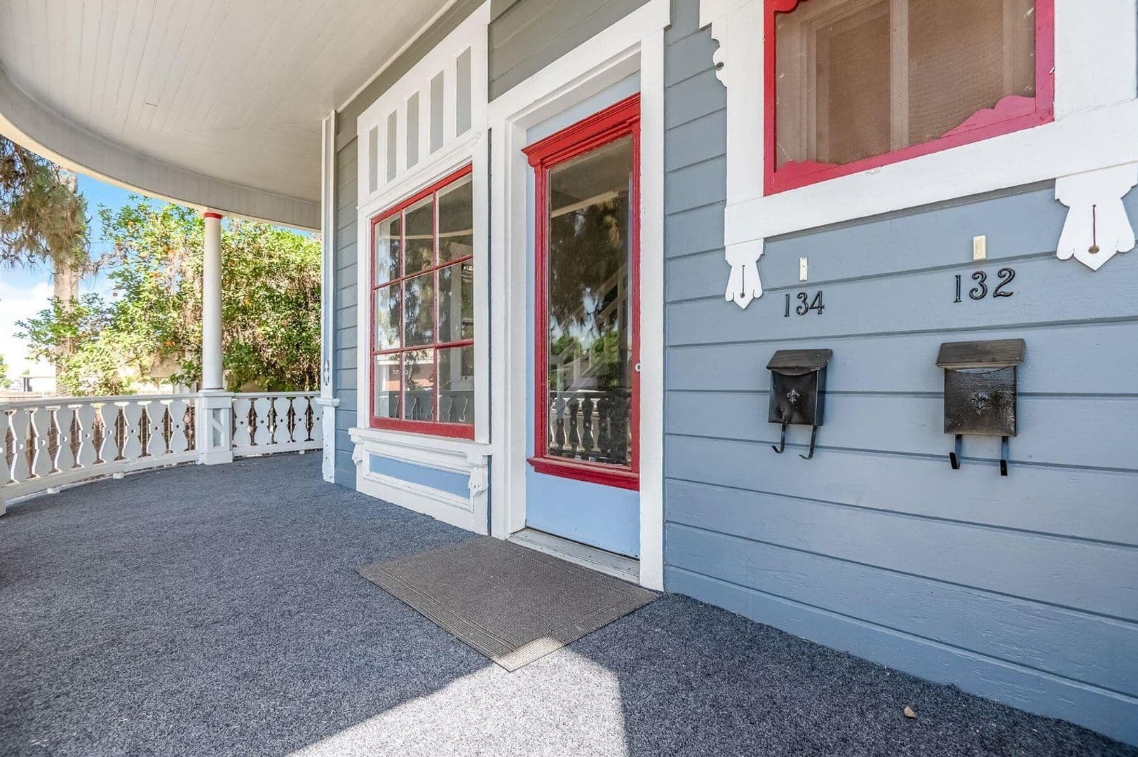 Hanford House: 134 10th St