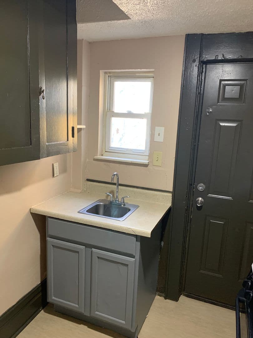 Parkersburg Apartment: 1314 Spring St