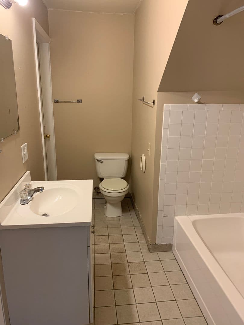 Parkersburg Apartment: 1625 Latrobe St