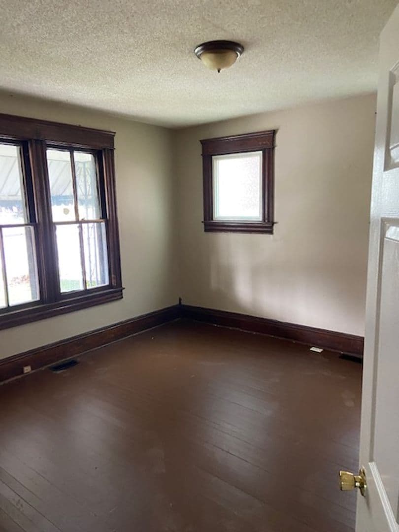 Parkersburg Apartment: 1206 Lynn St