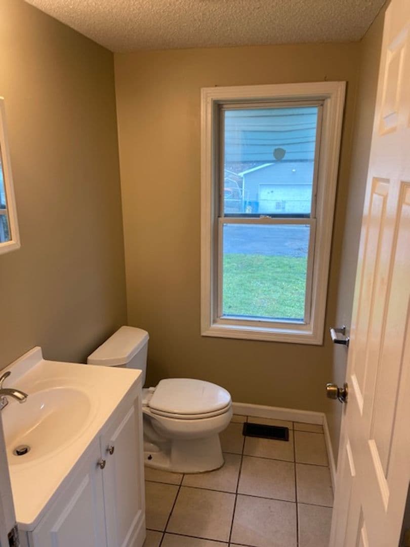 Parkersburg Apartment: 1206 Lynn St