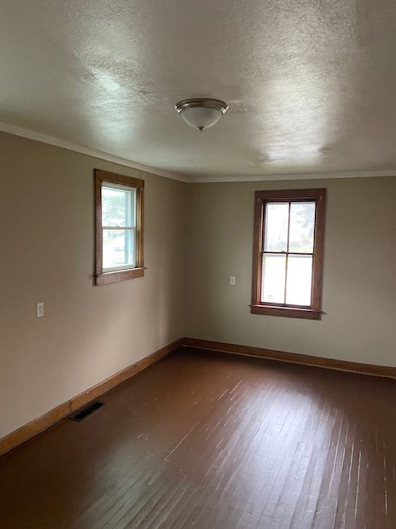 Parkersburg Apartment: 1206 Lynn St