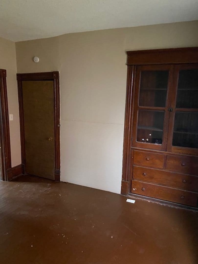 Parkersburg Apartment: 1206 Lynn St